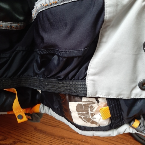 Burton Women's Snowboarding Jacket - Picture 9 of 16